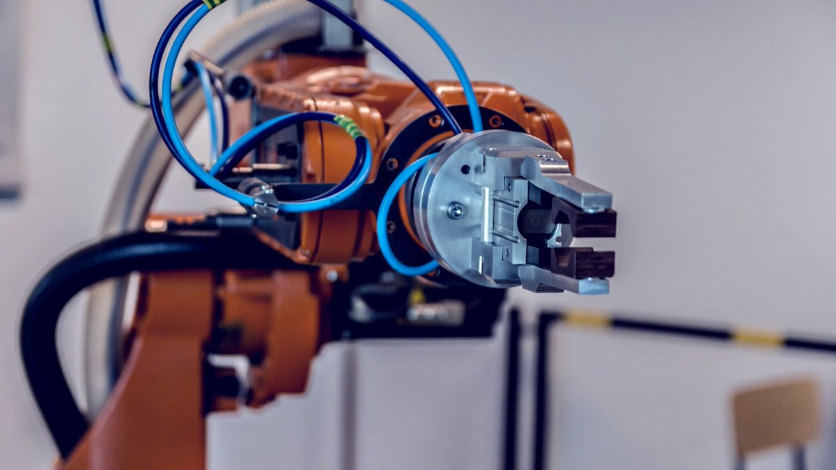 SANPARindia's tweet photo. #Robotics is in the forefront of #Automation in areas like #AutomotiveIndustry and #MaterialHandling. The trend of using pneumatic robots has  risen due to its more fluidic movement and less maintenance.

#Pneumatics #ThermalEngineering #SANPAR 
#AiringSolutions https://t.co/1bD0UdifnH