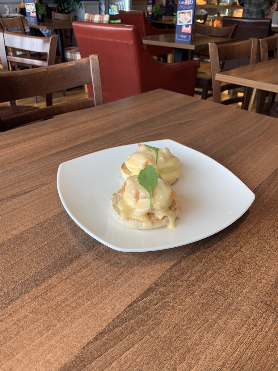 Mioscoffeebar's tweet photo. One of our delicious breakfast options...

Eggs Royale 🥚

Toasted muffin, soft poached eggs, fresh salmon and creamy hollandaise sauce 🍽

Served all day everyday 😄 https://t.co/9kZOyAFdgI