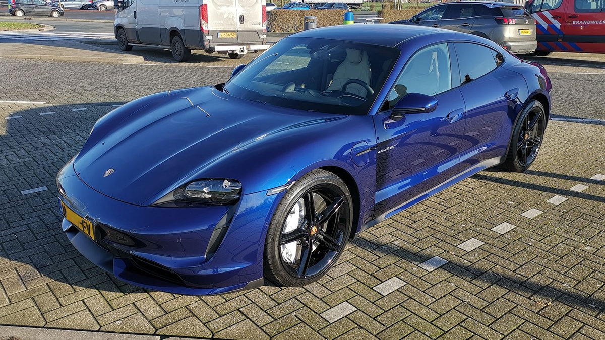 TopGearNL's tweet image. Nederlandse Porsche Taycans: dit werd er betaald: topgear.nl/autonieuws/ned…
🚗: #Duitsland #Esegment #Elektrisch