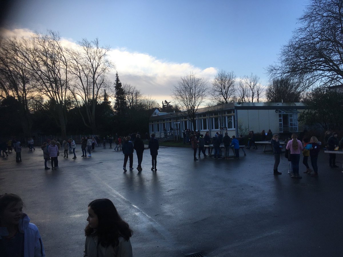 Int_PartnersCHS's tweet image. Really pleased so have set up new partnership with Grashof Gymasium in Essen, Germany. CHS now has partnerships in Germany, Spain, France and Switzerland. CHS students can benefit from spending time at these schools. #Bridgesnotwalls