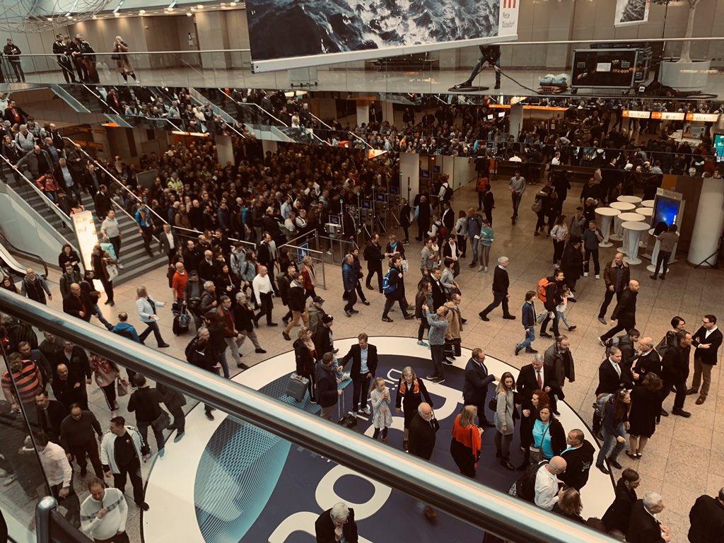 boatingmagazine's tweet image. Whoa! @nonstopboot 2020 is open! Check out these crowds streaming in! #boats #boatshow #nonstopboot