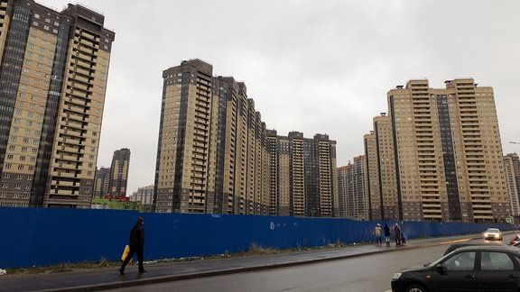 Ausserer_Cons's tweet photo. Im Artikel der Woche geht es um die russische Immobilienindustrie, die durch Megaprojekte in den Millionenstädten derzeit einen Boom erfährt -  zu Lasten der typischen Chruschtschowkas!

https://t.co/pBmNMVvpEJ

#Russland #ArtikelderWoche #Immobilien #Moskau https://t.co/aLVC1Z653l