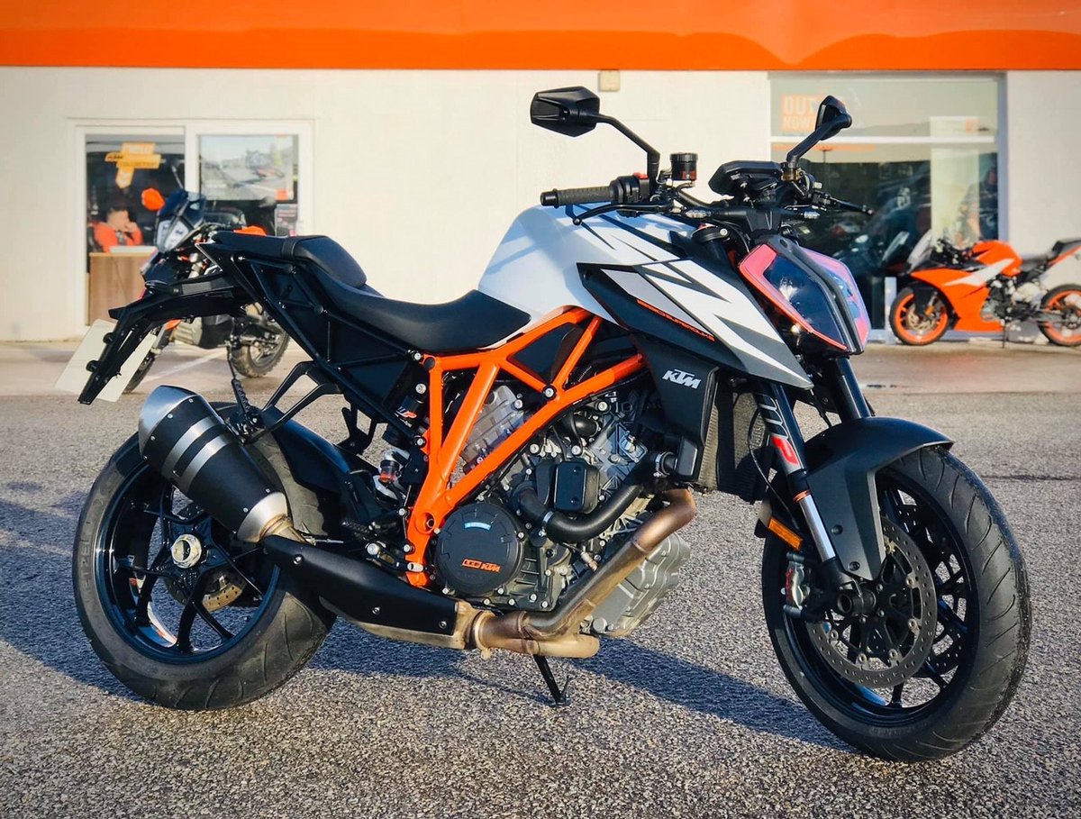 racing_jd's tweet photo. 🚨 Demonstrator Sale 🚨
1290 Super Duke R 2019
722 Miles
2019 (19 Plate)
Includes
Performance Pack
Track Pack
First Service ✅
825mm Seat Height
173 HP
Current List Price £14511 *inc packs
OUR DEMO PRICE £11399 saving over £3000

Call or message for information
01752 848888

🧡 https://t.co/kQoanqBkvb