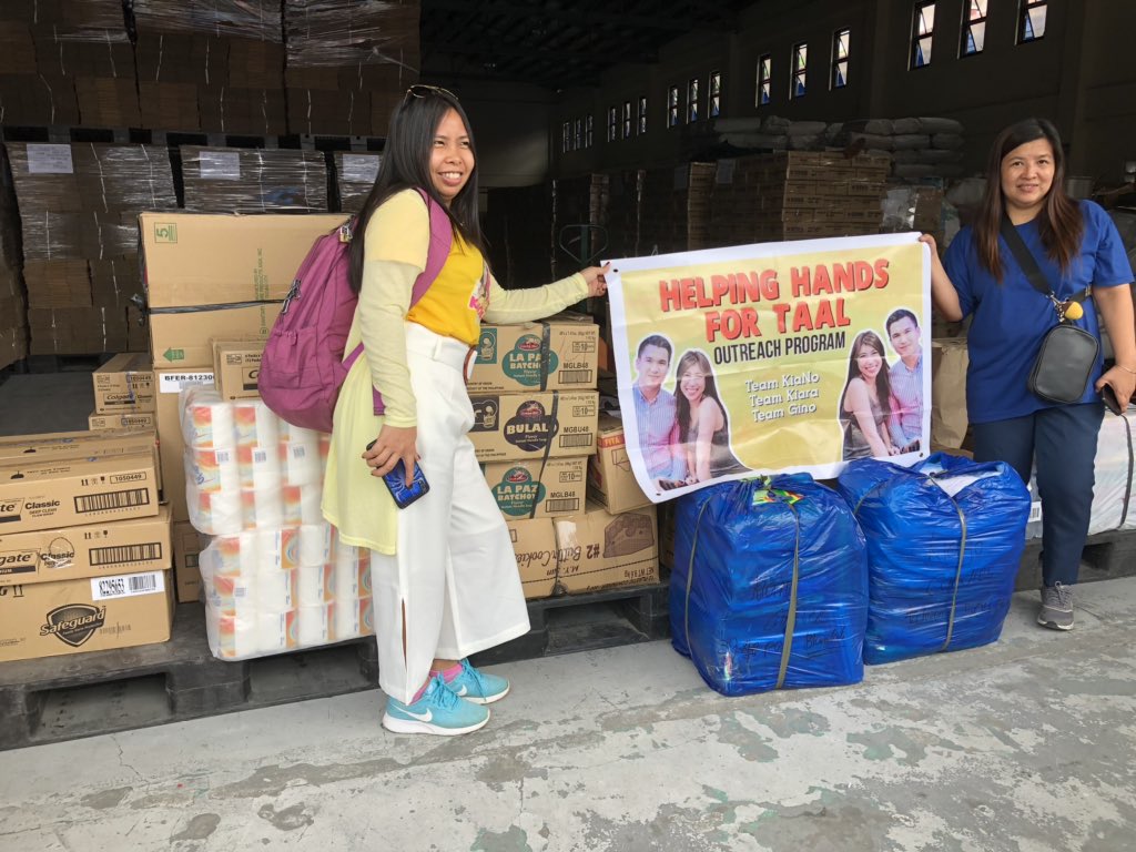 CalcuKiaNo's tweet photo. The people there were curious who the KIANOs Helping Hands are. I explained that it is the combined names of Kiara and Gino. We showed them the tarp and told them to watch MMK later today. Helping while promoting @_kiatakahashi and @iamginoroqueiv!!!

KIARA AsAnnalizaOnMMK https://t.co/EoRjDCLpDN