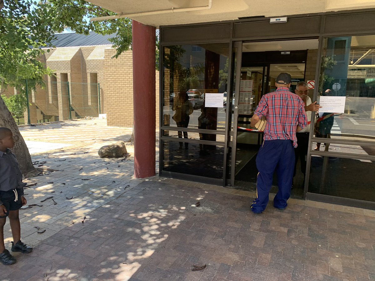 PaulStemmet's tweet photo. @CityofCT #bellvillelibrary one of the cities largest libs closed indefinitely due to air condition issues ?! https://t.co/lSUbjvxXAc