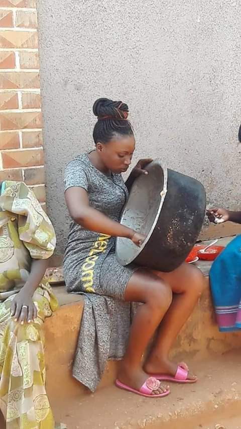 JChacha79's tweet photo. Hua madem mnafeli sana mnapo shindwa kujikubali kulingana na mazingira mlonayo,
Majifanya watu wa #chips_nyama_mayai
Pembeni Kuna @kipepeo na @makwishe makali kumbe uhalisia wenyewe mnaujua #mnaboa_sana https://t.co/ipYxSg7OAs