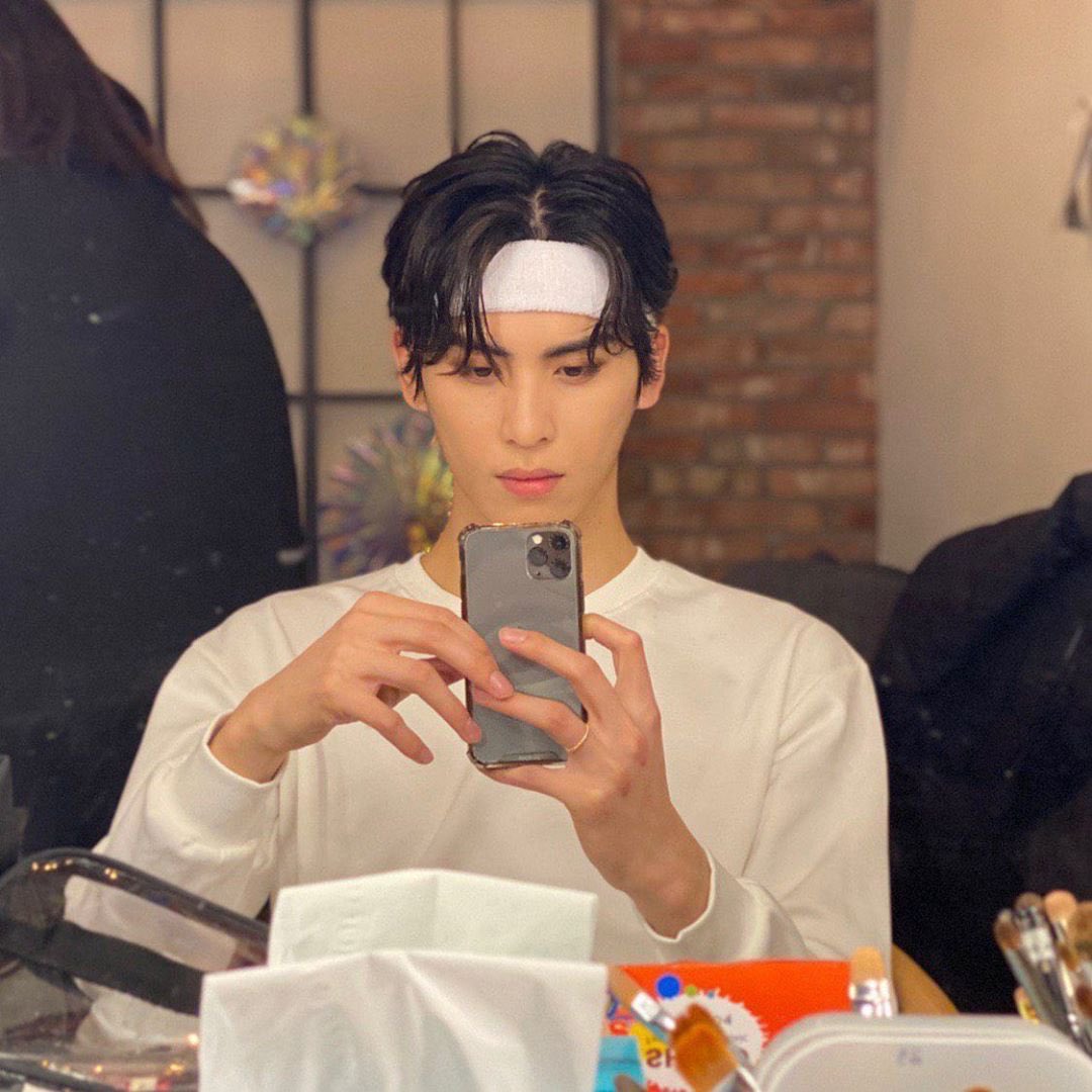 taeyangspics's tweet photo. 200118 🌟 taeyang_0228 instagram update
#SF9 #태양 #유태양 #TAEYANG https://t.co/Y4EWO8uNgp