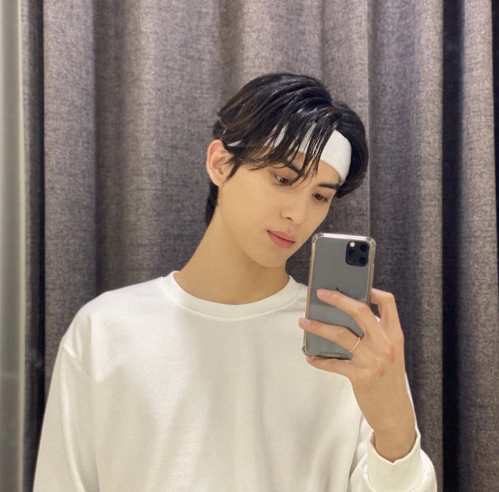 taeyangspics's tweet photo. 200118 🌟 taeyang_0228 instagram update
#SF9 #태양 #유태양 #TAEYANG https://t.co/Y4EWO8uNgp