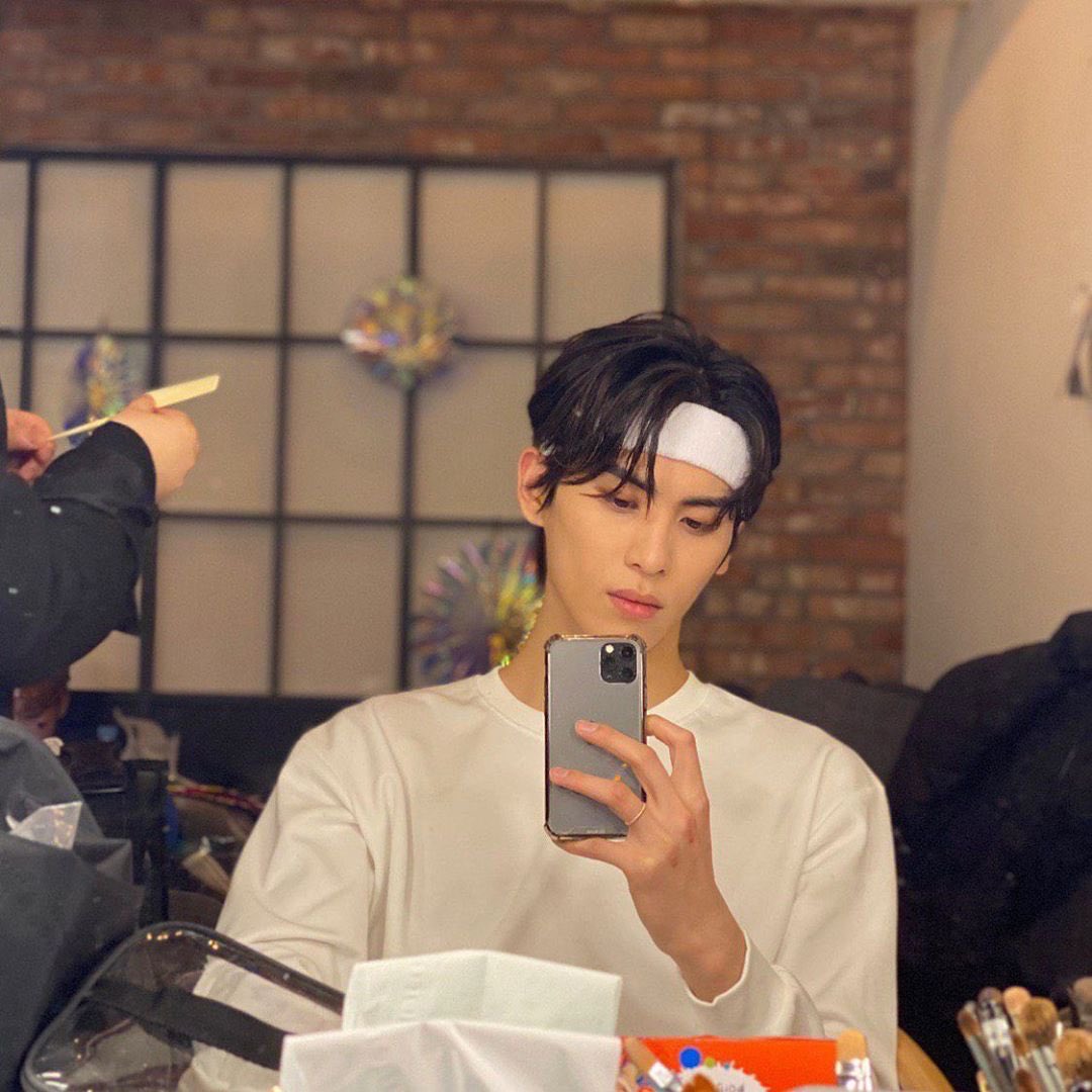 taeyangspics's tweet photo. 200118 🌟 taeyang_0228 instagram update
#SF9 #태양 #유태양 #TAEYANG https://t.co/Y4EWO8uNgp