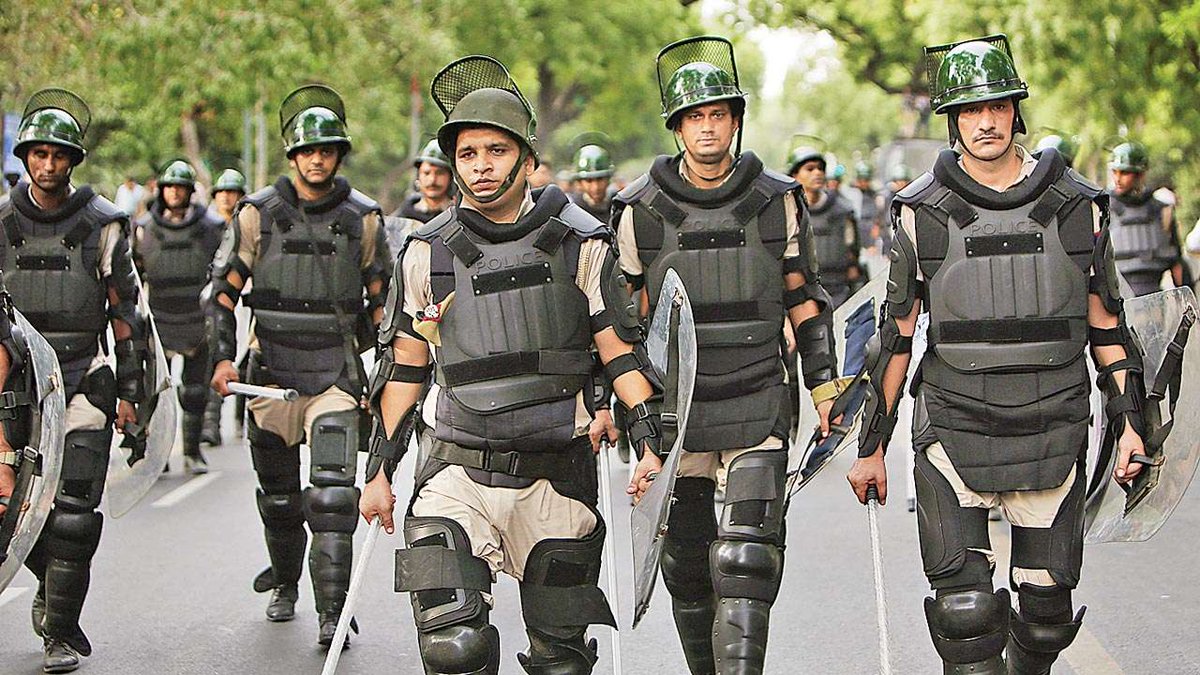 manojrmodi's tweet image. Delhi Police officers, with armour shields from head to toe.
#Appliedsystems #Fullbodyprotetcor #Anjalibrand #delhipolice #Policeforce