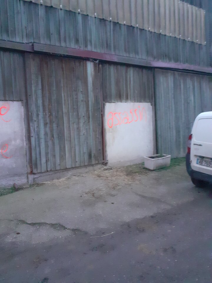 Christiane Lambert (@chlambert_fict) on Twitter photo Je dénonce solennellement cette Nième agression contre un #agriculteur à Marainville sur Madon (Vosges): Philippe Clément est Psdt <a href="/fdsea88/">FDSEAVosges</a> soutient ses collègues, s’expose.
Il a tout mon soutien.
Comme vs l’avez fait pr <a href="/agrikol/">Etienne Agri</a> apportez votre soutien en RT #SoutienAGRI Merci❗️ Je dénonce solennellement cette Nième agression contre un #agriculteur à Marainville sur Madon (Vosges): Philippe Clément est Psdt <a href="/fdsea88/">FDSEAVosges</a> soutient ses collègues, s’expose.
Il a tout mon soutien.
Comme vs l’avez fait pr <a href="/agrikol/">Etienne Agri</a> apportez votre soutien en RT #SoutienAGRI Merci❗️