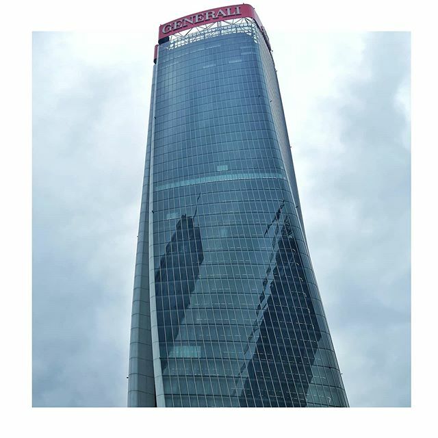 giuscond's tweet photo. - Curve - .
.
.
.
.
#milan #milano  #day #travel #architecture #skyline #skyscraper #architecturedesign #day #skyscrapers #architecture_lovers #lookingup_architecture #creative_architecture #architecture_minimal https://t.co/O2n6w5Duol https://t.co/MLJUOgsqO6