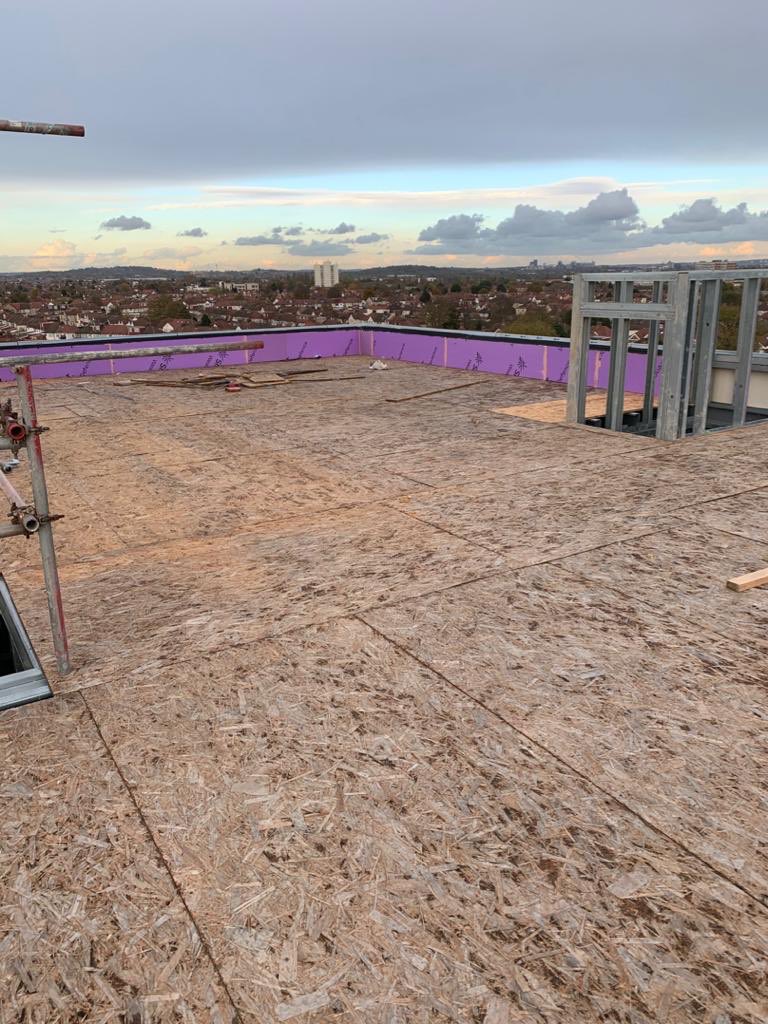 Sedumsupply's tweet image. Southall Restec 20/20 warm roof. 
After a catalogue of detail changes, labour issues and poor weather we finally get going on phase two. 
Big thanks to Mike &amp;amp; Chris and there loyal workforce for getting this project back on track.
#Southall #Restec #GRProof #Liquidroof #warmroof