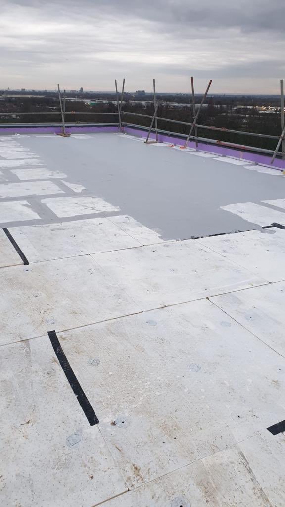 Sedumsupply's tweet image. Southall Restec 20/20 warm roof. 
After a catalogue of detail changes, labour issues and poor weather we finally get going on phase two. 
Big thanks to Mike &amp;amp; Chris and there loyal workforce for getting this project back on track.
#Southall #Restec #GRProof #Liquidroof #warmroof