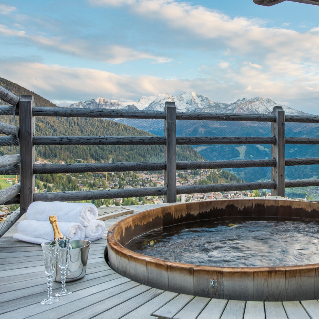 Jaw-dropping views & champagne on tap? #yesplease
.
Chalet Orsini, Verbier.
.
#champagne #cheers #hottub #outdoorhottub #jacuzzi #mountainviews #viewoftheday #viewgoals #thebestlife