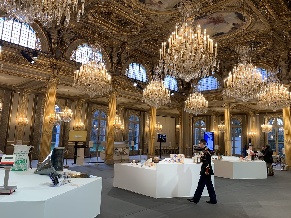 Tout simplement Merci <a href="/AgnesRunacher/">Agnès Pannier-Runacher 🇫🇷🇪🇺</a> d’avoir porté ce beau projet avec l’equipe de <a href="/Elysee/">Élysée</a> ! <a href="/GautierFrance/">Gautier</a> est fier et enthousiaste et les visiteurs sont ravis ! <a href="/LaFrenchFab/">La French Fab</a> <a href="/BrinSoulard/">valerie brin soulard</a> #FabriqueEnFrance