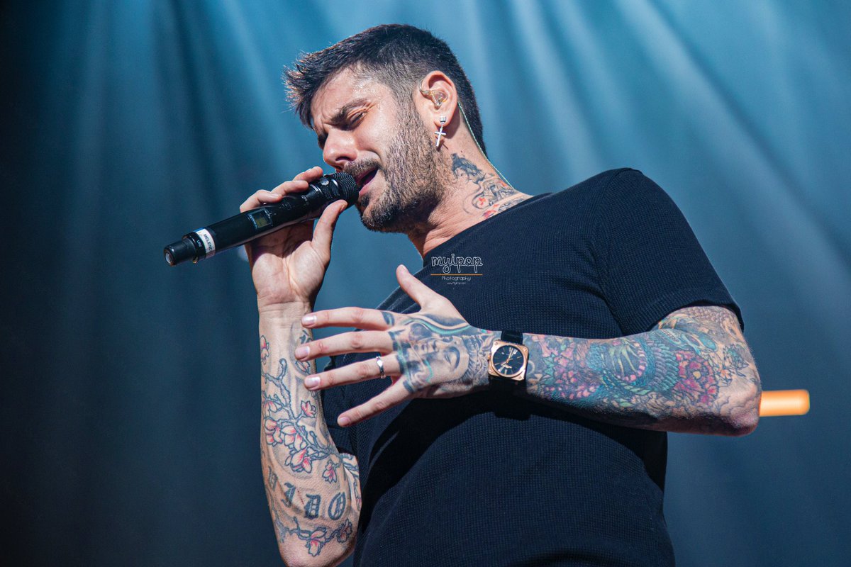 MyiPop's tweet photo. #Madrid resuelve junto a @MelendiOficial su #CuboDeRubik
▶️ FOTOS en https://t.co/tH4tiR3QxX
#micuboderubik #melendi https://t.co/Xwcmkl4uBP