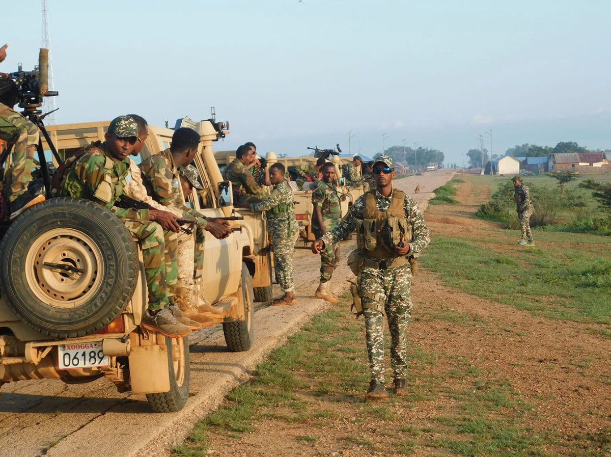 Somali Danab special forces. Thes are probably the US trained ones. The original plan was to make a danab force made of locals for every region in Somalia, so i have no idea what any of these guys units really are.