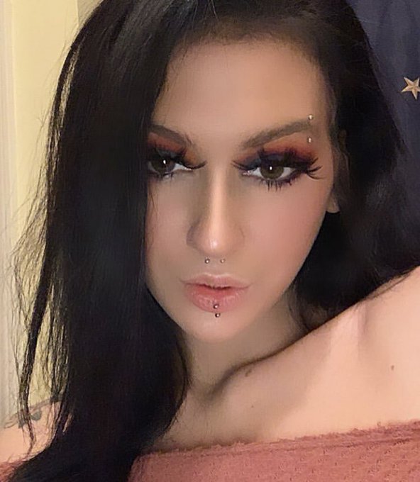 Loving my life rn 💓 https://t.co/Mj1GM42DrN<a href="/tag/newprofilepic"class="tags"><span>#newprofilepic</span></a>