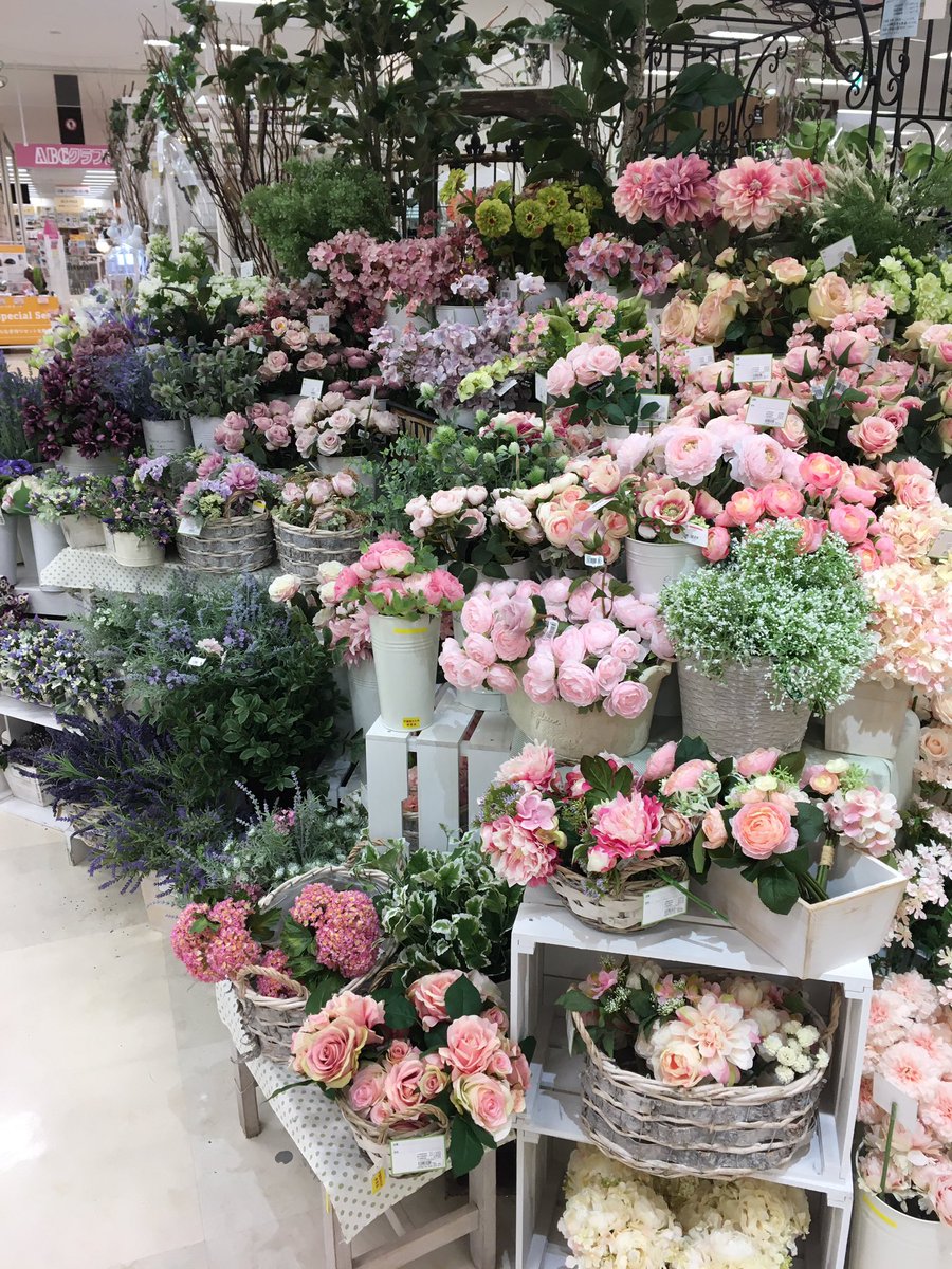 Abcクラフト あべのキューズモール店 まだまだ寒い日が続いていますが フラワー売場はパステルカラーを使い 春のイメージで売場を展開しております 季節のお花も少しずつ増えていますので 売り場を見て回っていただけると 気持ちもあたたかくなり