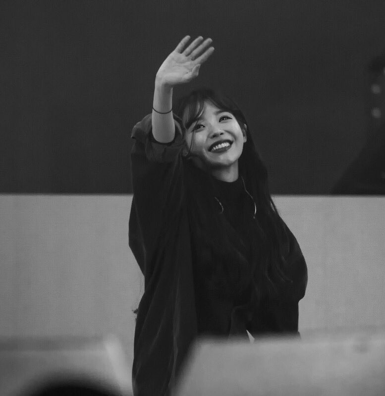 18/366 your smile takes the pain and sadness away. i love you alwaysss!   @_IUofficial  @lily199iu