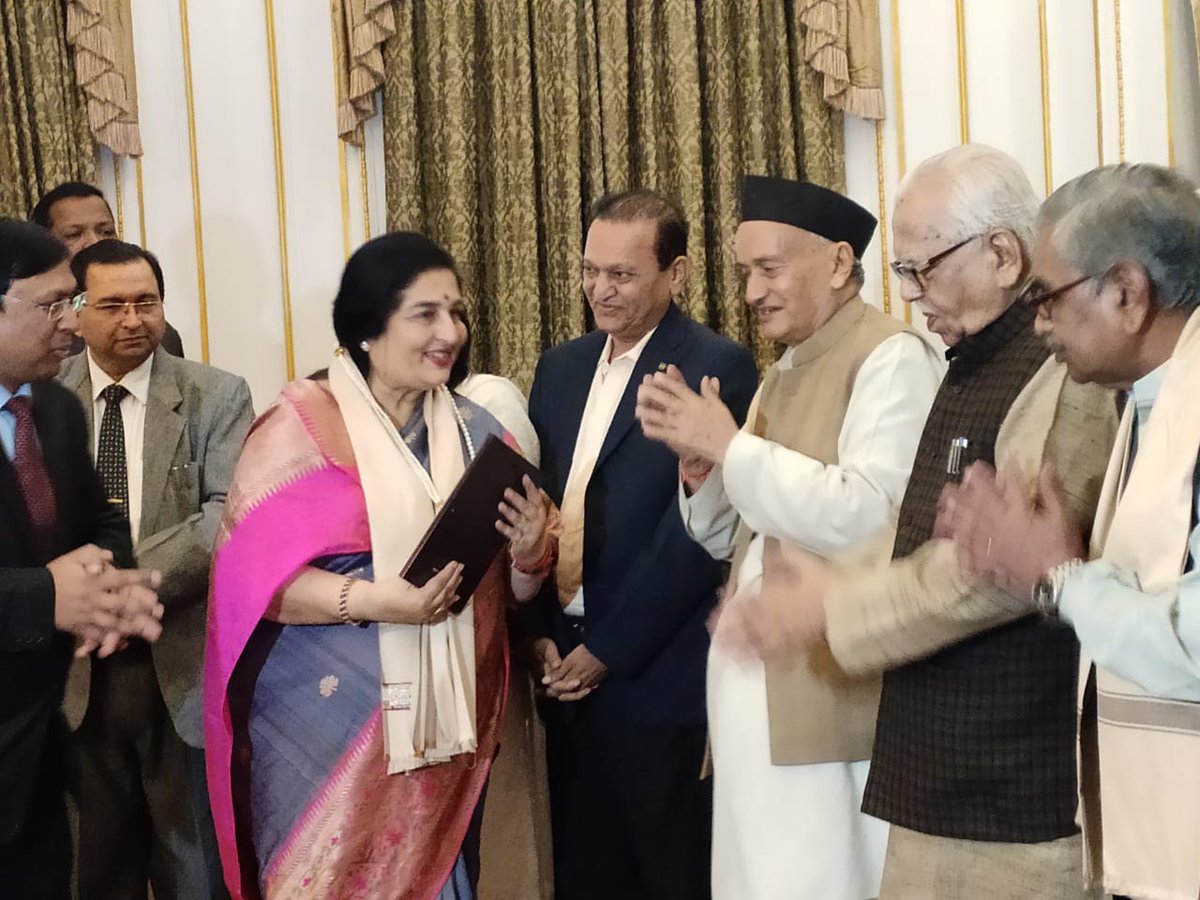 OfficialPaudwal's tweet photo. Honoured at the hands of hon #GovernorKoshiyariji with the #ChanakyaAward https://t.co/11kOz5yRip