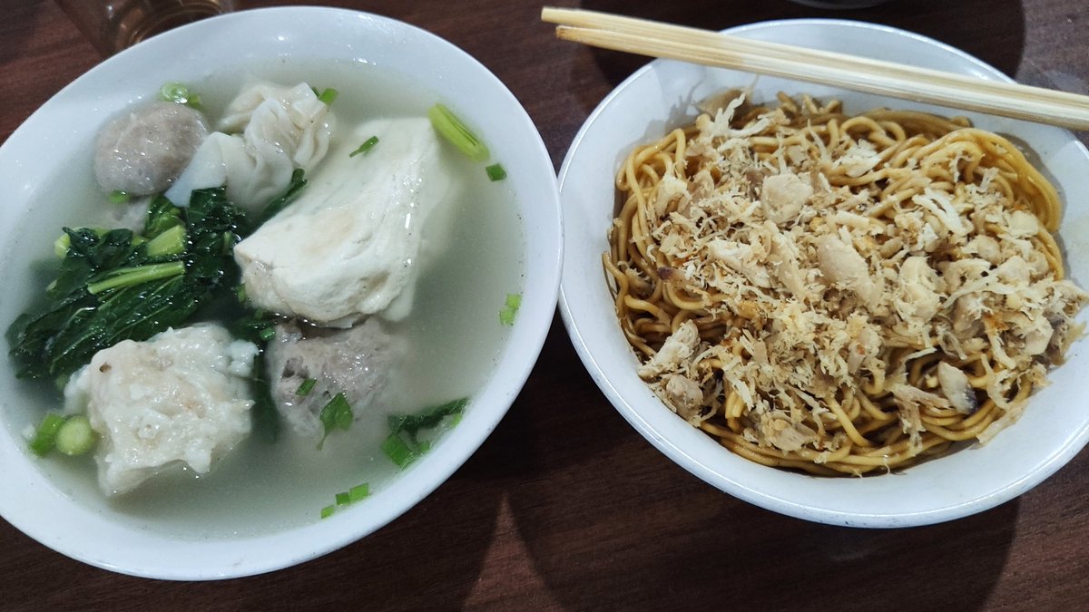 Mie Baso paling enak sedunia Bandung ceunah...
<a href="/rasjawa/">Mas Pur</a> <a href="/arieparikesit/">#KelanaRasa</a>