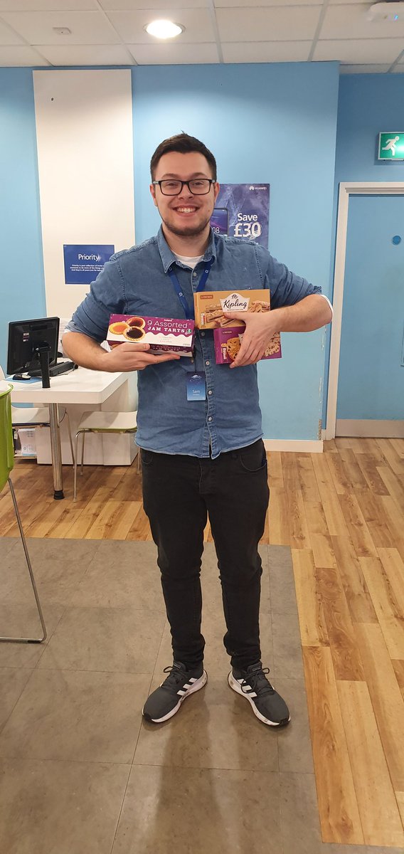 Awesome guru service from Sam in @PeaksShopping with his iPhone customer today, nice one! <a href="/lindasfjones/">Linda Jones</a> <a href="/DanMawson_/">Dan Mawson</a> <a href="/ajleems/">Andrew Leeming</a> <a href="/marklskelton/">Mark Skelton #iCare</a> <a href="/neilstorey1/">Neil Storey</a>