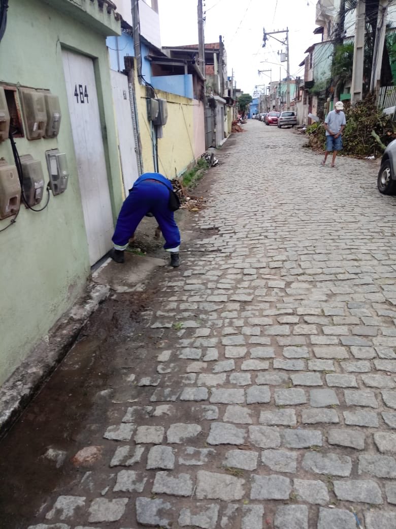 limpatech's tweet image. Hoje está sendo realizada uma capina na rua Calisto Fernandes no Bairro Brasília.

Benefício das capinas nas vias publicas:

• Proteção à saúde pública e ao meio ambiente
• Estética urbana
• Maior segurança

#PorumaMacaeMelhor @draluiziojunior