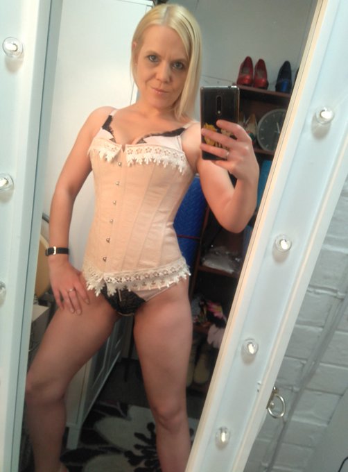 Good morning to all on this #SexySaturday 😁😘 #Corset #Thong #Heels https://t.co/7R5SQhuRfF<a href="/tag/sexysaturday"class="tags">#SexySaturday</a><a href="/tag/corset"class="tags">#Corset</a><a href="/tag/heels"class="tags"><span>#heels</span></a><a href="/tag/thong"class="tags"><span>#thong</span></a>