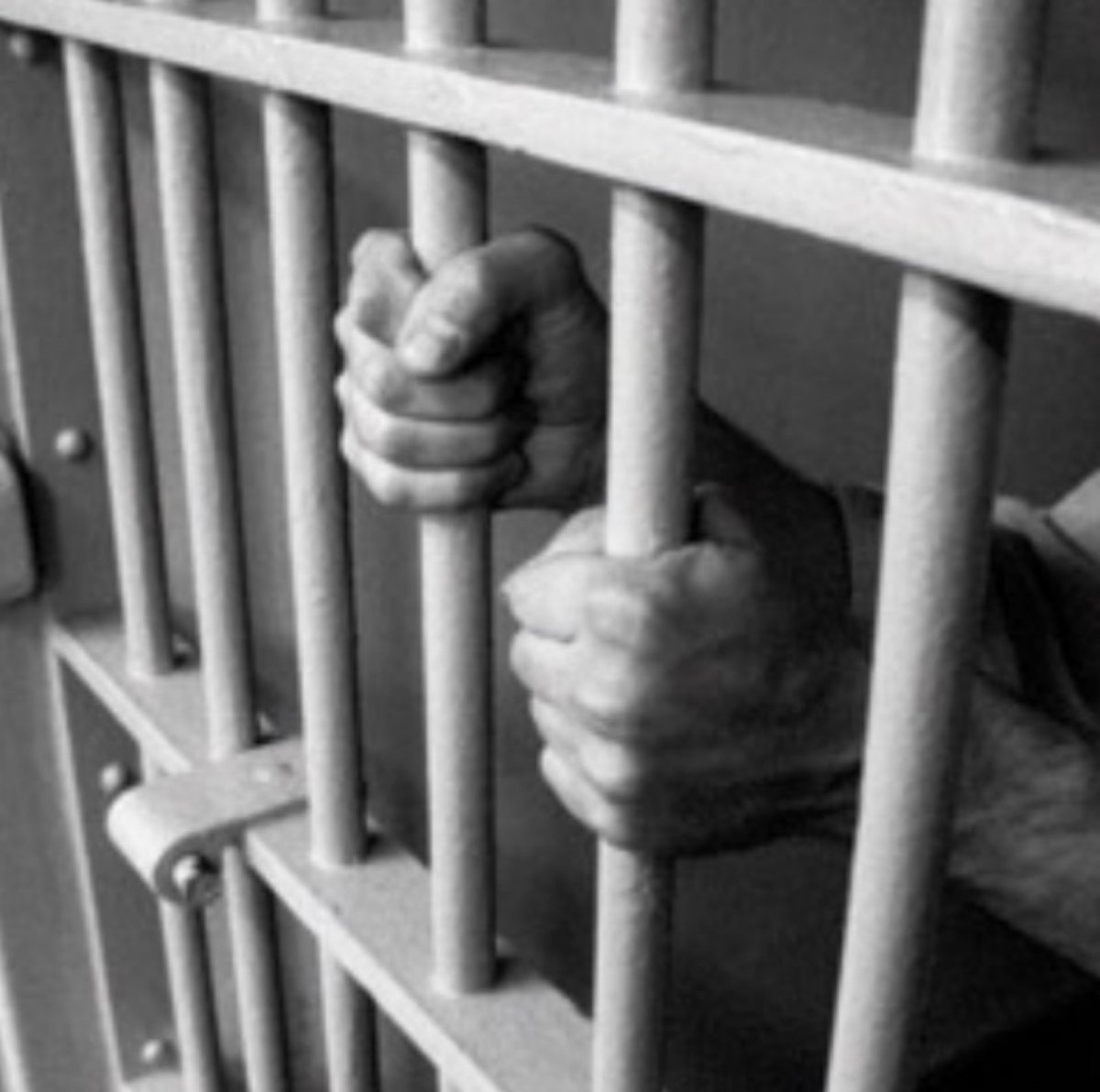 CannockPolice's tweet photo. 27 year old prolific and dangerous offender arrested this morning for breaching his prison licence and failing to engage with Police and Probation. Great work by officers from Neighbourhood Shift 3, IOM and CCTV @ccdcpartnership #donotpassgo #donotcollect£200 #backtoHMP https://t.co/vw5LEpmOqB