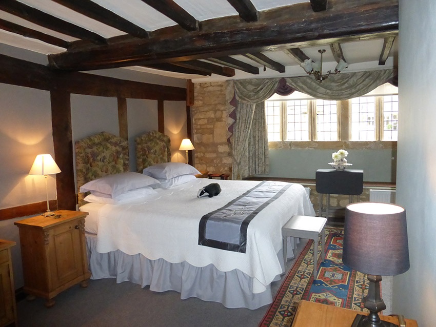 You may need to watch your head on the beams at Badgers Hall - an excellent old stone B&amp;B right in the centre of beautiful #ChippingCampden with all its wonderful shops like <a href="/robertwelchuk/">Robert Welch Designs</a> and <a href="/FilletandBone/">FilletandBone</a> and great places to eat socsi.in/JRlVT