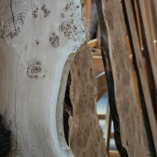 There are many benefits to choosing natural wood for your furniture. Health, stress reduction, sustainability to name jut a few. But another huge plus is the ability to work with the maker to customise the design to perfectly fit your space. Make it fit … ift.tt/2NBJKVJ