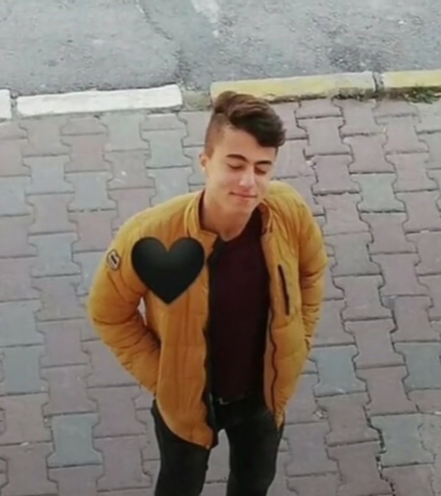 Tutunduramadik kardeşimizi bu dünya ya duyuramadık sesimizi mekanın cennet olsun kardesim 😔