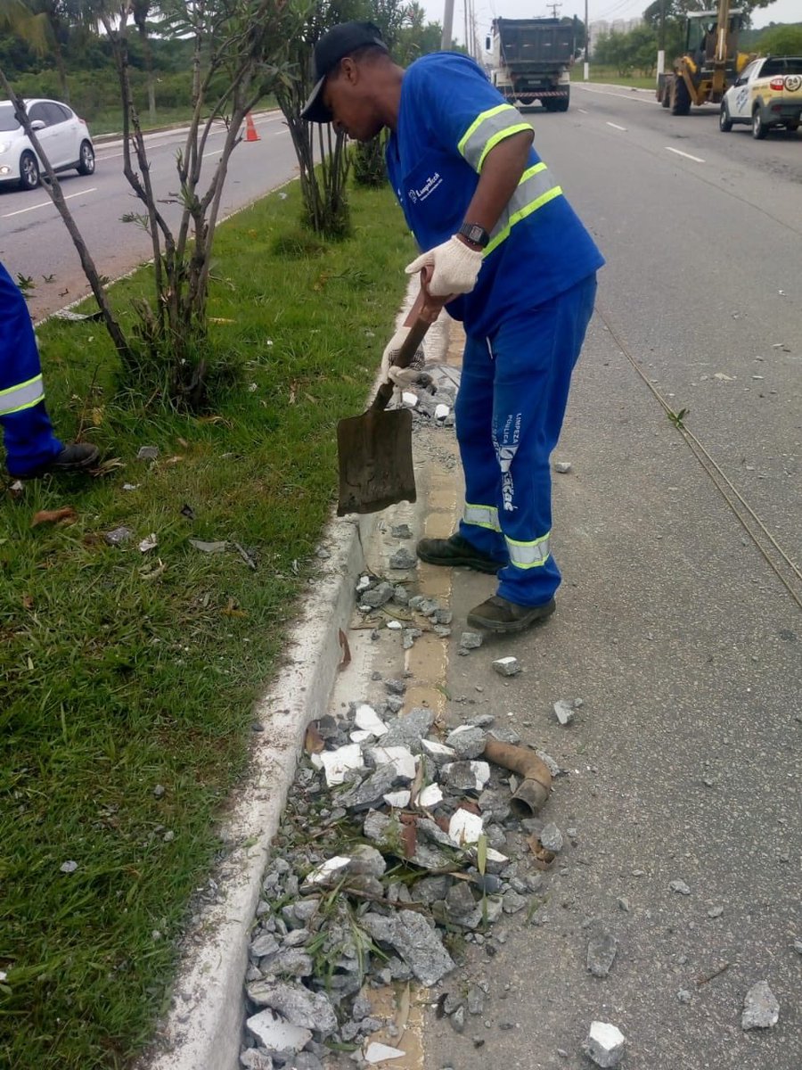 limpatech's tweet image. Acidente nesse momento na Linha Verde.

Nossa equipe já se encontra no local realizando a limpeza da via.