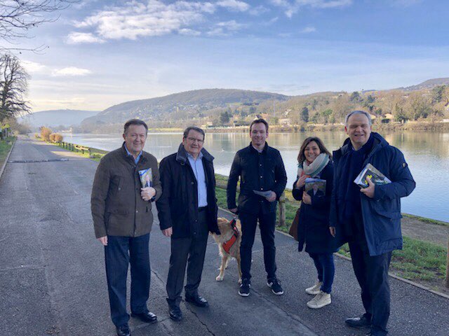 fnb_officiel's tweet photo. Avec @mc_terriere_ et @ymu_officiel, binôme de la circonscription Val de Saône, ce matin à Neuville-sur-Saône pour rencontrer et échanger avec les commerçants et habitants ! #métropole2020 #proximité #rassemblement #plushumain #valdesaône https://t.co/acU71SguYw