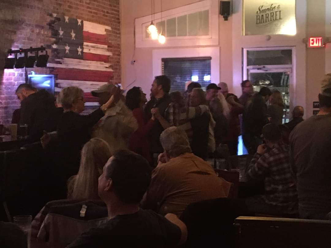 JERRYMASSENGILL's tweet photo. Packed house and a great time at Smoke and Barrel in Sanford, NC last night! 🍻🍺 https://t.co/i90N0DSyQQ