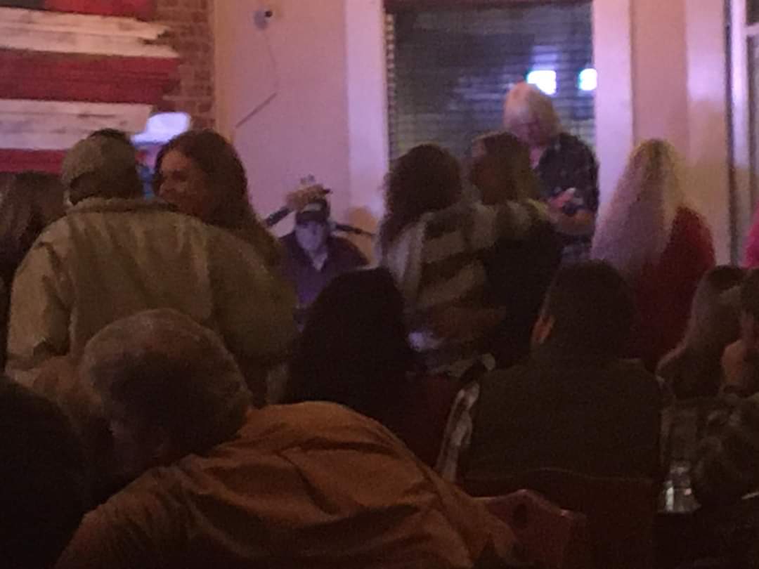 JERRYMASSENGILL's tweet photo. Packed house and a great time at Smoke and Barrel in Sanford, NC last night! 🍻🍺 https://t.co/i90N0DSyQQ