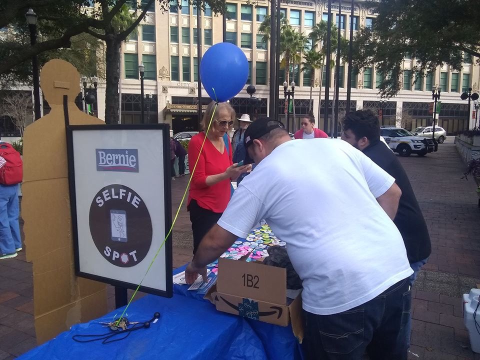 FL4Bernie2020's tweet photo. Jacksonville for Bernie tabling today! Check out the Bernie selfie spot! #FloridaForBernie #Jax #Duval #NotMeUs #OrganizeForBernie https://t.co/gPuEfLzUeF