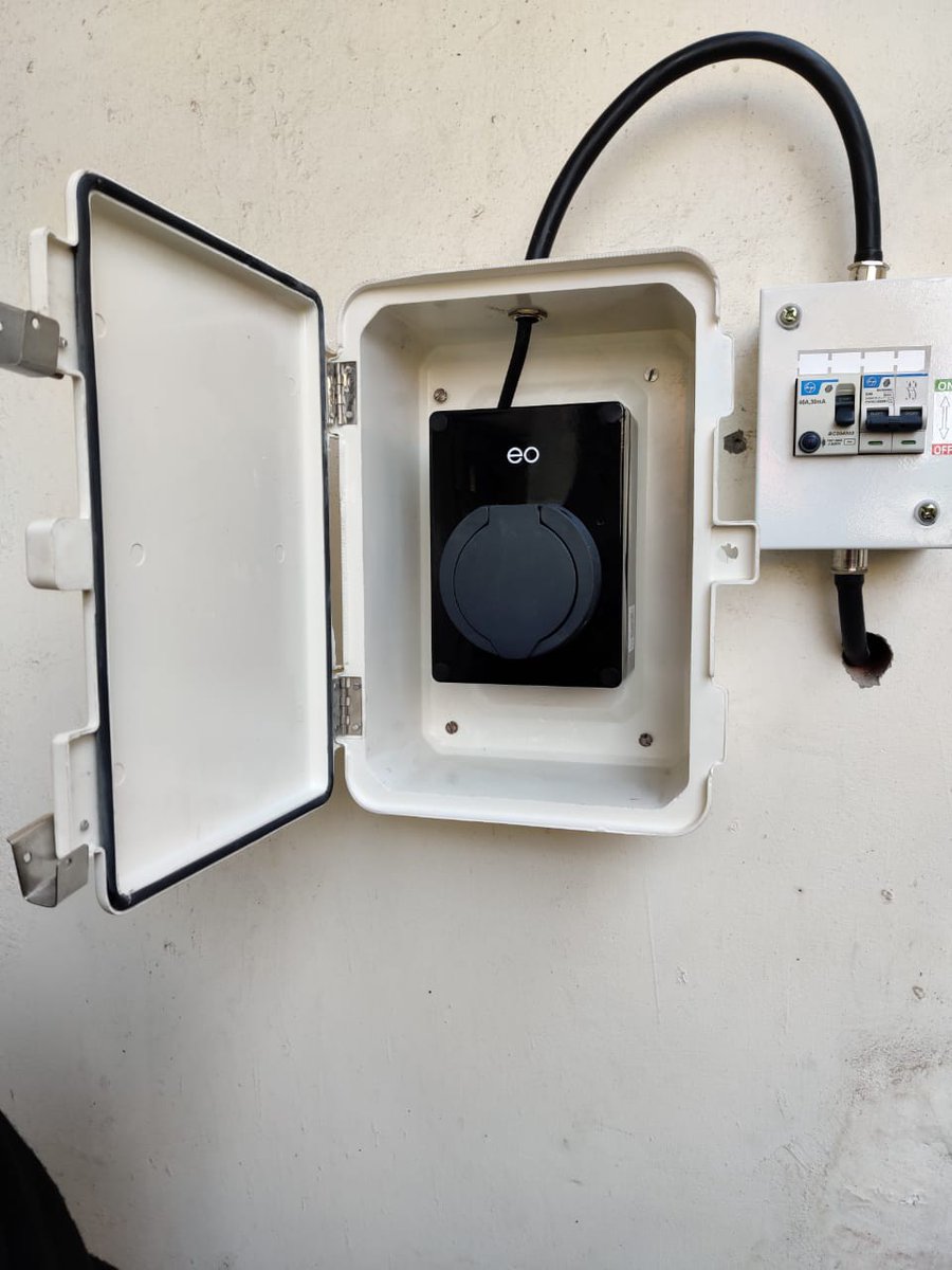 yahhvi's tweet photo. Yahhvi has Successfully Installed "EO Mini" world's fastest, smallest and smartest EV charger at workplace of Hyundai KONA, Ahmedabad

#yahhvi #EOchargingUK #KONA #HyundaiKONA #evcharger #hyundaiindia https://t.co/pMZ4nIEQTL