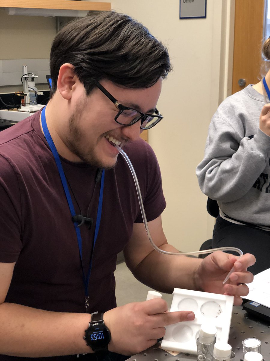 Behavior is happening people <a href="/BrownUNeuro/">Brown Neuroscience</a> <a href="/MBLScience/">Marine Biological Laboratory (MBL)</a>. Erin Fingleton and Ben Jung @Jung_BenT working on their fly optogenetics.