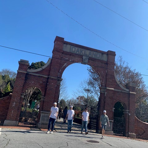 TheRule18's tweet photo. Golf in Your State visited the ATL last weekend and invited Georgia golfers to give back by sprucing up Oakland Cemetery - the final resting place of Bobby Jones.  #golfwallproject
Read their story here   https://t.co/wsV6VJOqaW https://t.co/JzJtakSM7U