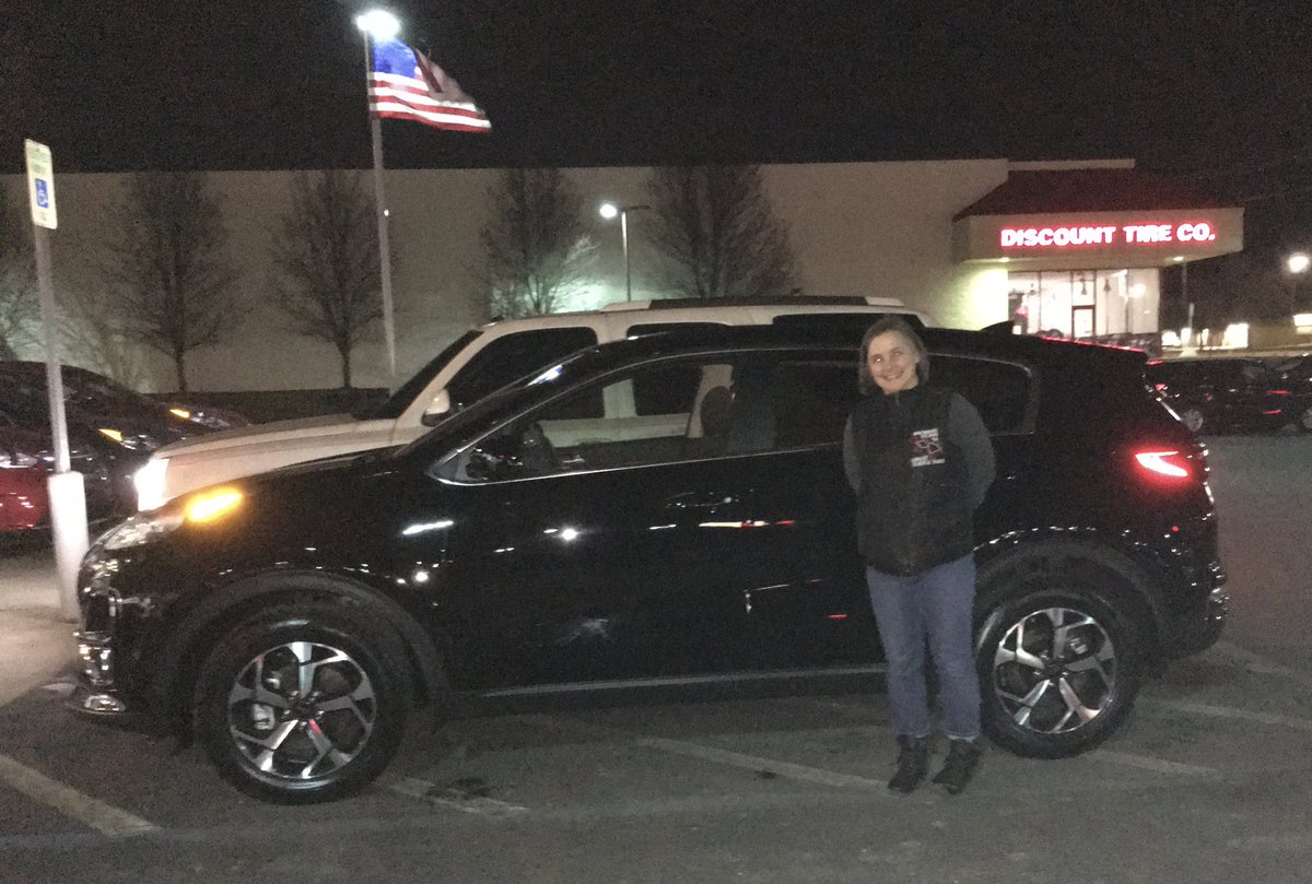 kle052789's tweet photo. When your car dies unexpectedly sometimes you make uncharacteristically snap decisions! #firstnewcar #kiasportage #ihaveremotestartnow #scarybutexciting https://t.co/dbVM33vyqm