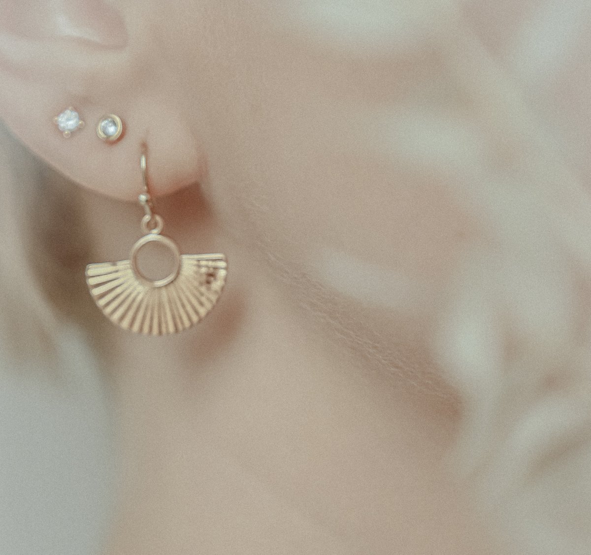 Mix it up.🌙⭐️
Twinkle Studs x Fringe Earrings
.
How do you like to mix n match your #gleejewelry
.
#SaturdayVibes <a href="/AmericasMartATL/">AmericasMart Atlanta | ANDMORE®</a> 
booth #4-1404 #atlmkt 
#jewelry #ATL #atlanta #getglee #simplisticstyle #yyj