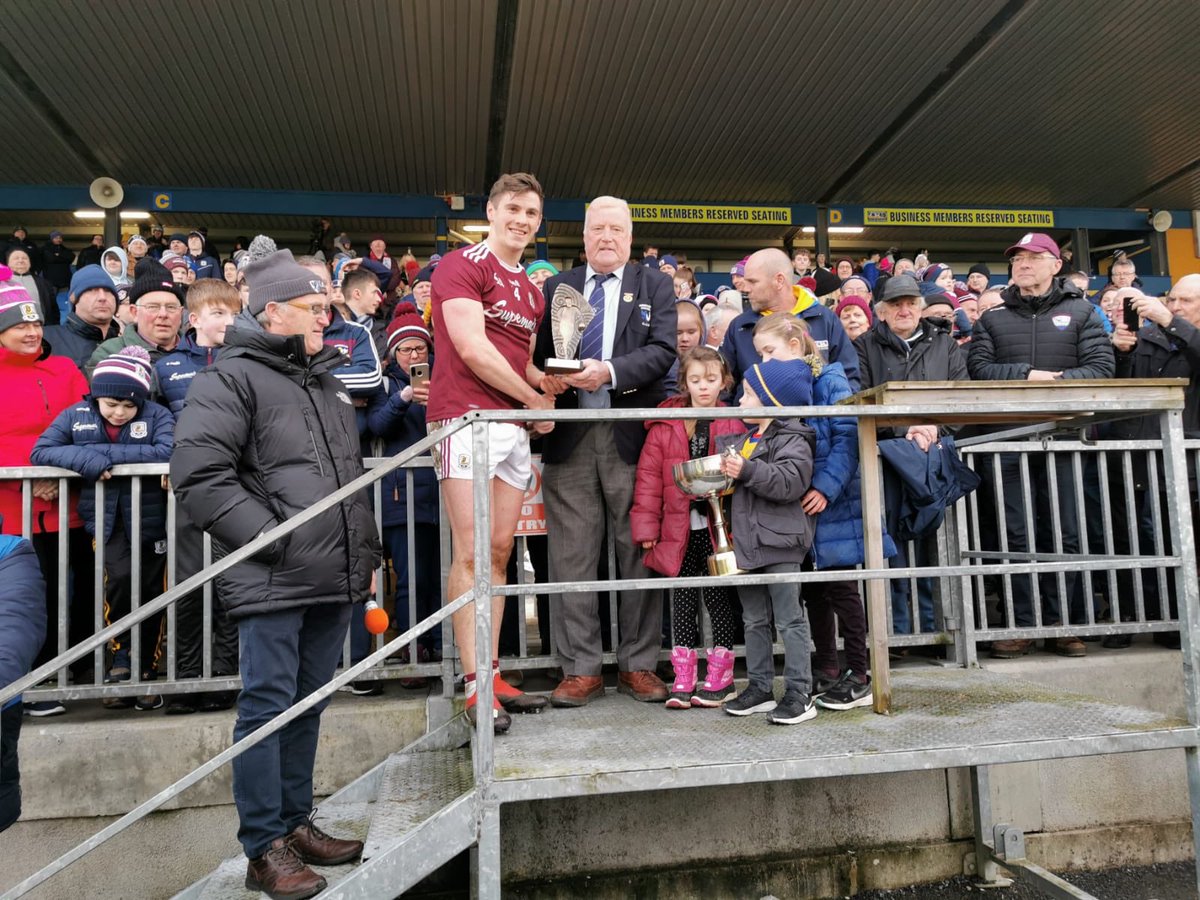 ConnachtGAA's tweet photo. 🏐 @shane147walsh got his @Galway_GAA captaincy for 2020 off to the perfect start in Dr Hyde Park today as he led his team to the @fbd_ie League with a man-of-the-match display in their 1-14 to 0-11 win over @RoscommonGAA #ConnachtGAA https://t.co/uFqSvgDyeA