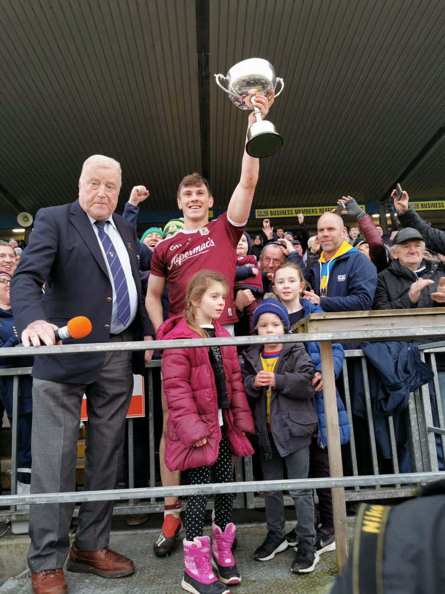 ConnachtGAA's tweet photo. 🏐 @shane147walsh got his @Galway_GAA captaincy for 2020 off to the perfect start in Dr Hyde Park today as he led his team to the @fbd_ie League with a man-of-the-match display in their 1-14 to 0-11 win over @RoscommonGAA #ConnachtGAA https://t.co/uFqSvgDyeA