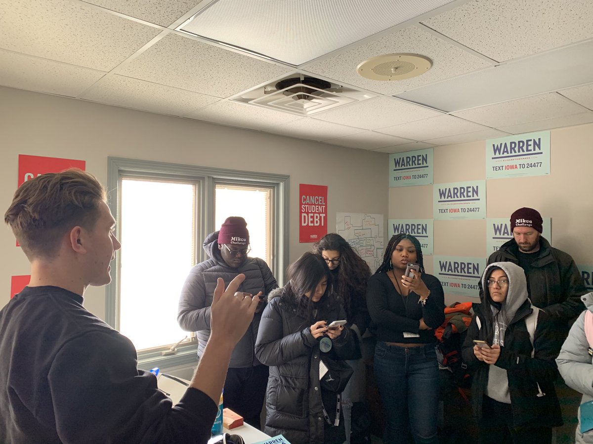 robyn_inDC's tweet photo. Learning how to door knock! #MikvaInIowa #van6 @MikvaDC @MikvaChallenge #TeamWarren https://t.co/C2OFMdbrWg