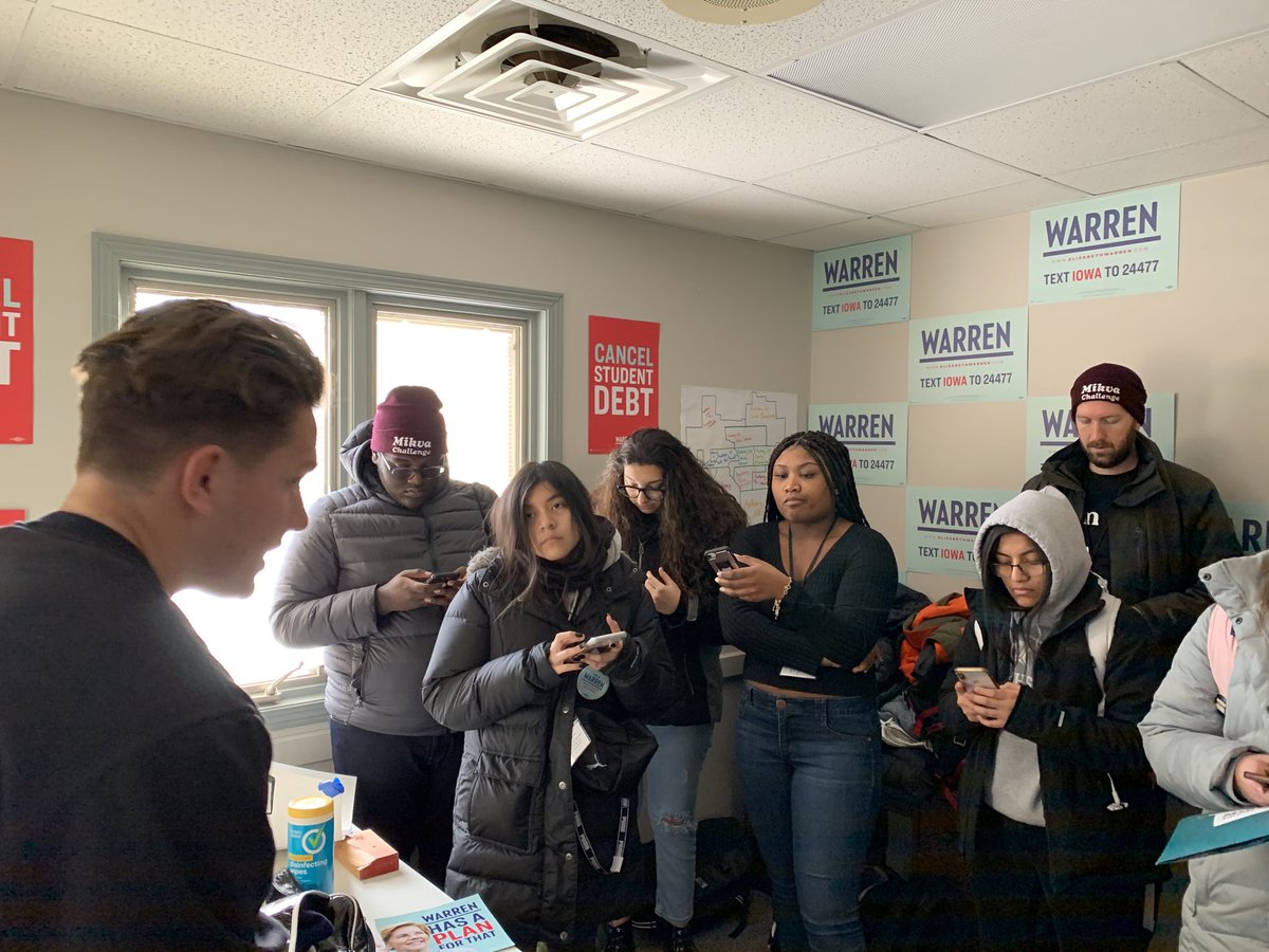 robyn_inDC's tweet photo. Learning how to door knock! #MikvaInIowa #van6 @MikvaDC @MikvaChallenge #TeamWarren https://t.co/C2OFMdbrWg