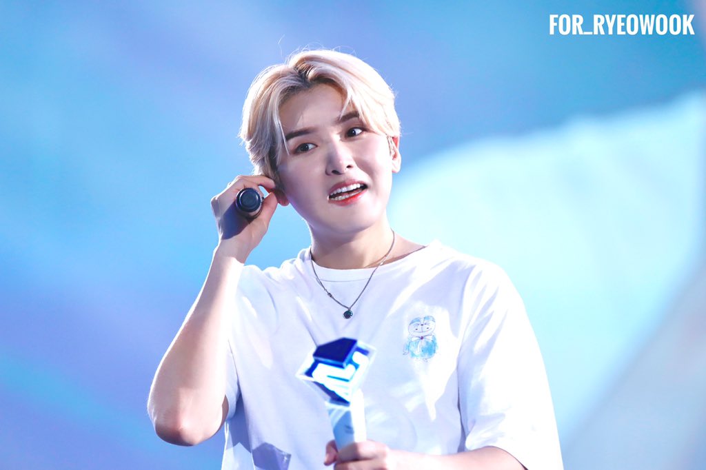 forryeong9's tweet photo. 20200118 SS8 in Macau #Ryeowook #려욱 알아봐줘서 고맙다 💕 https://t.co/p6ibHlzeGz