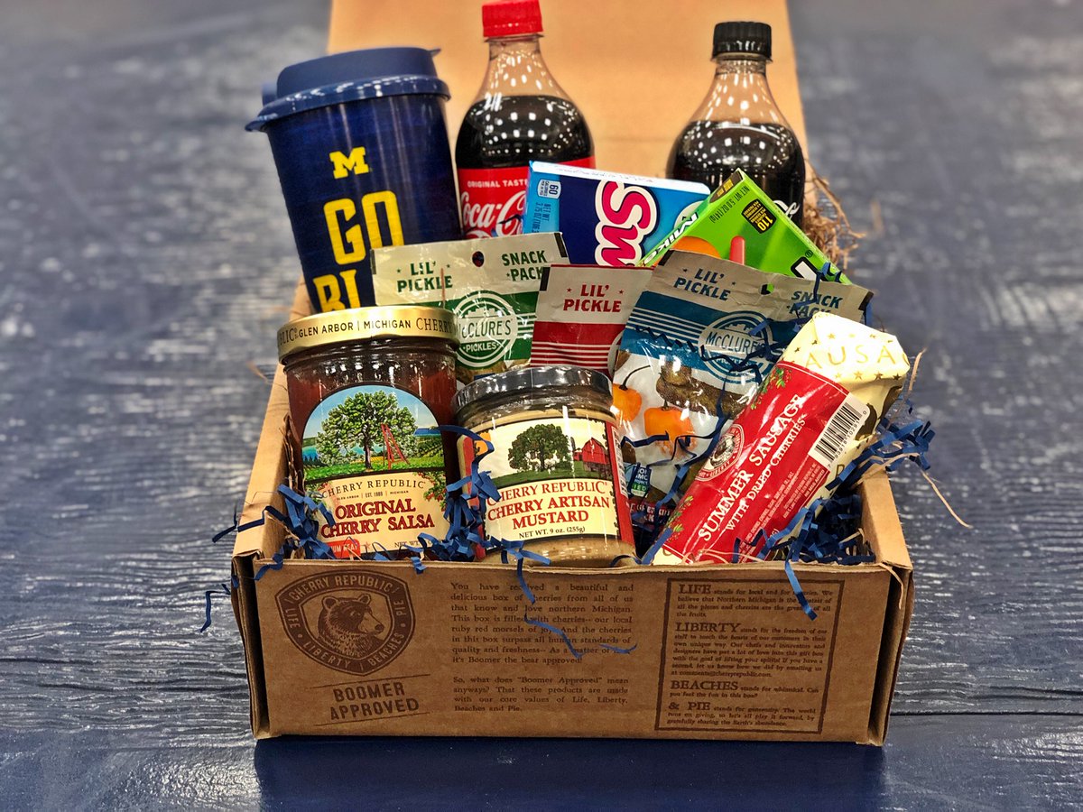 umichwrestling's tweet photo. Attending our Crisler dual vs Minnesota tomorrow? 2⃣ lucky fans who purchase a hot dog or nachos at the concession stand will win this awesome gift basket, which includes 3⃣ gift cards, courtesy of @UMichGameFood! #GoBlue https://t.co/KL3QJ3y4hi